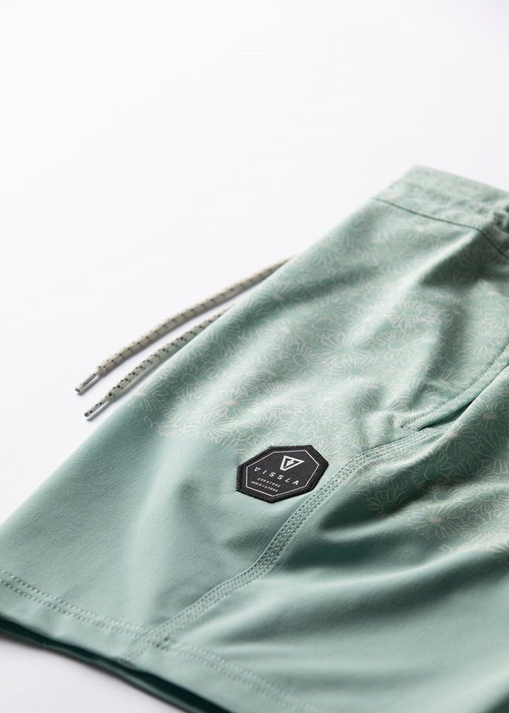Vissla Lazy Daisy 17.5" Boardshort - Mens 17" Boardshorts - Big Sun Vernon  | Okanagan Beachwear