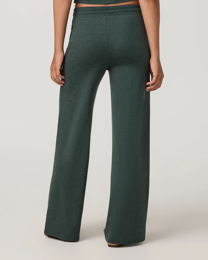 Vuori Halo Essential Wideleg Pant