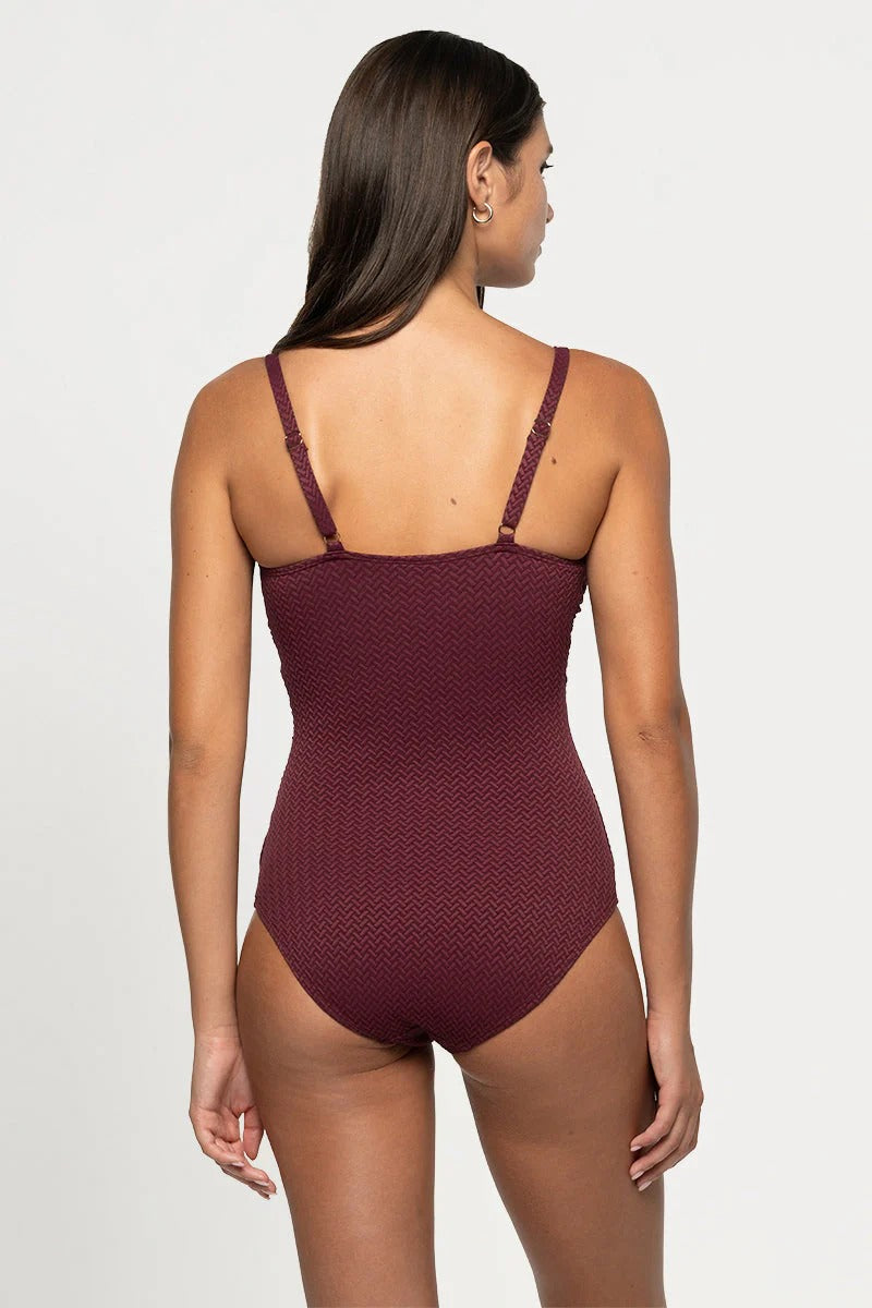 Niptuck Saranya Amanda One Piece